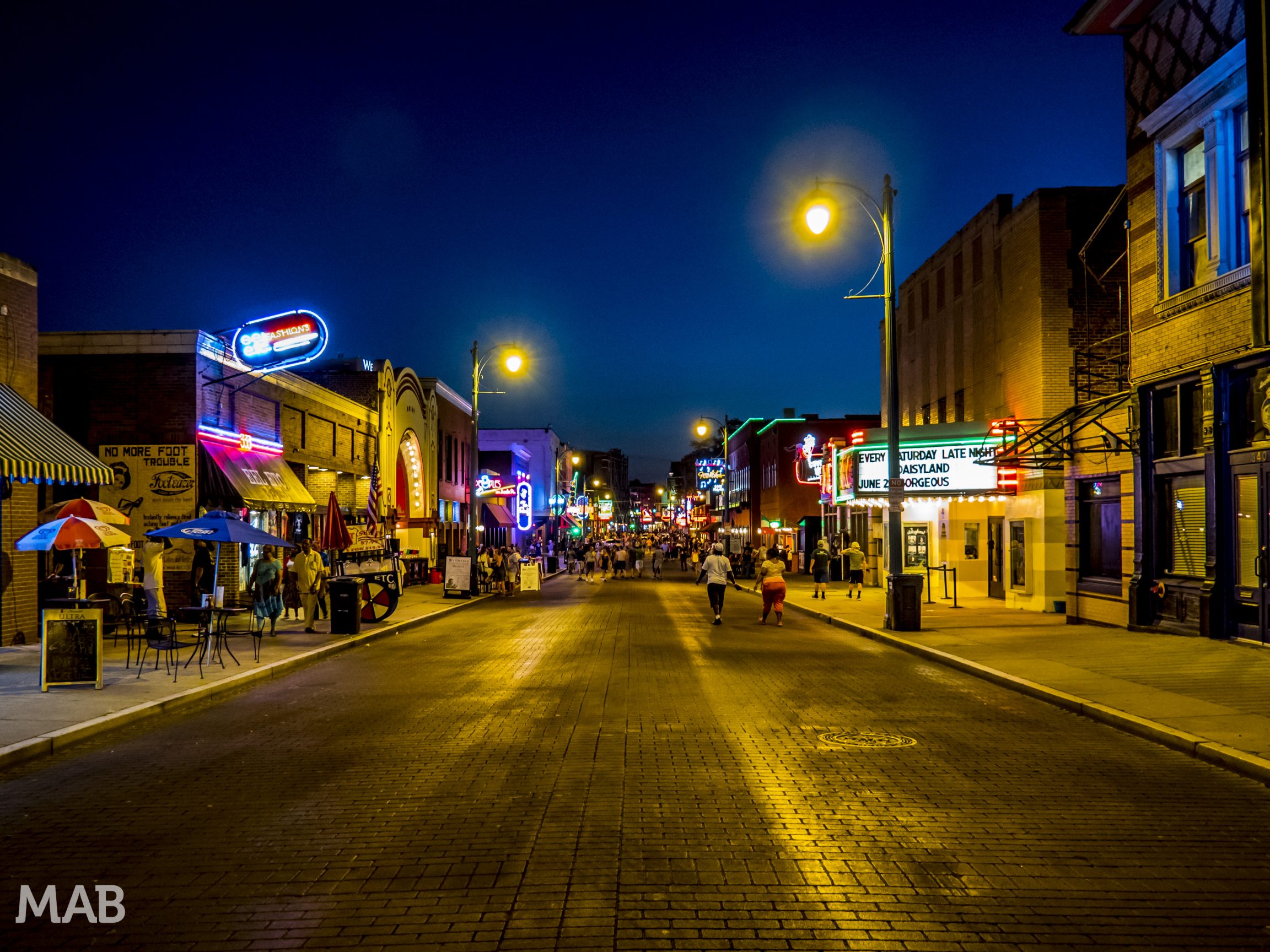 Walking in Memphis - Beale Street
